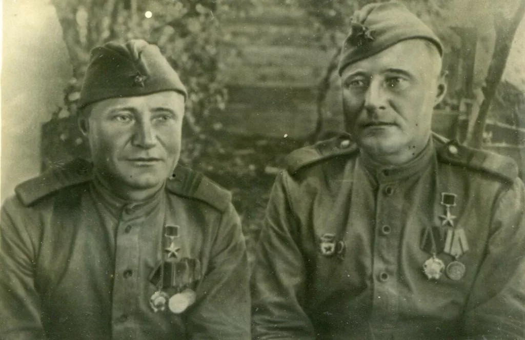 14 апреля родились братья Луканины