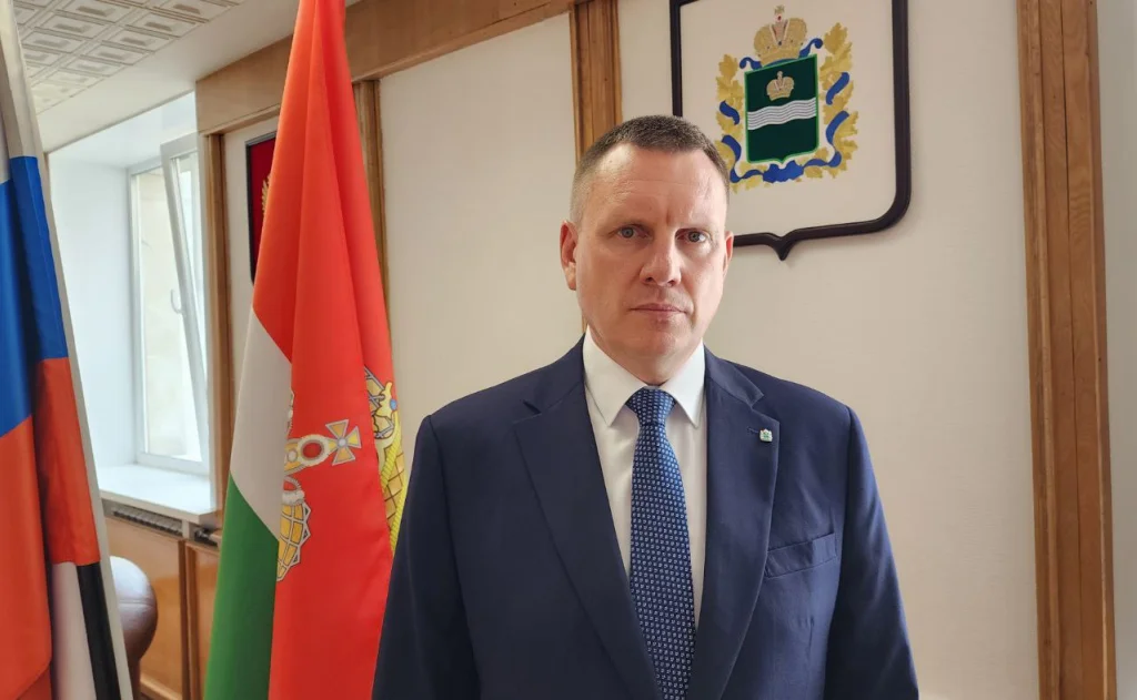 Геннадий Новосельцев поздравил жителей региона с Днем Конституции