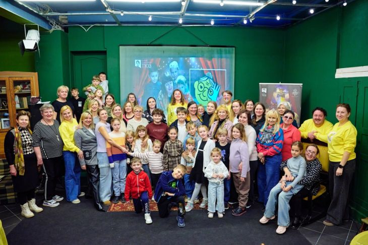 В Крымском ТЮЗе отметили годовщину федерального проекта «Бабушка рекомендует»