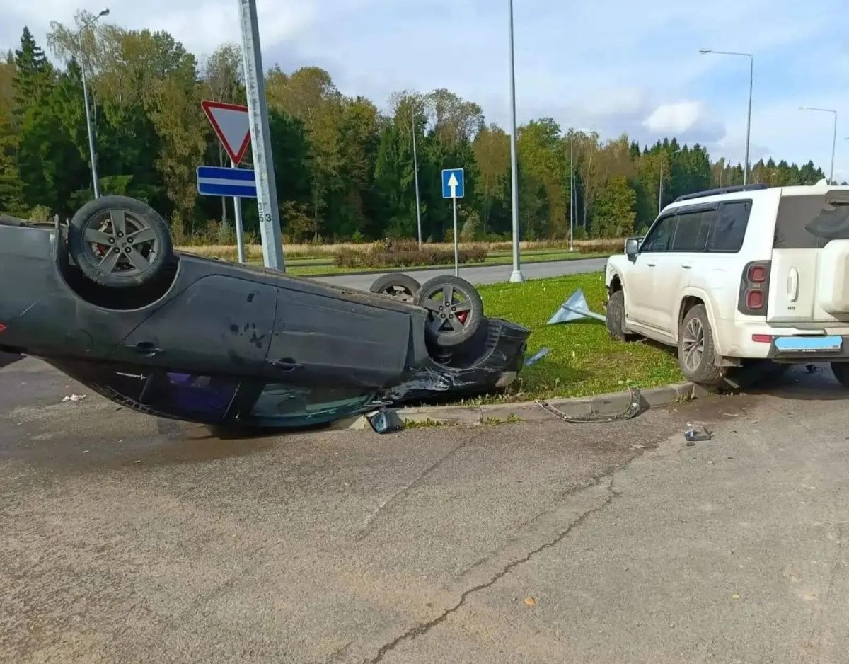 Автомобиль перевернулся на окраине Обнинска