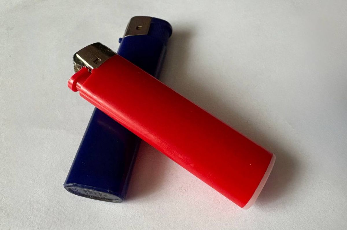 Пьяная жительница Балабаново сожгла чужую детскую коляску зажигалкой