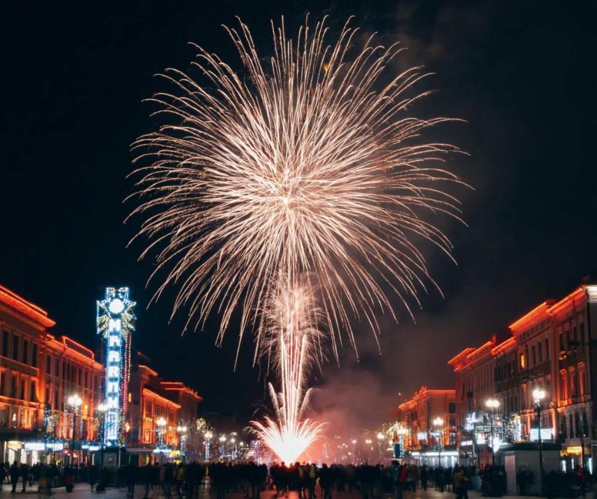 В Калуге небо разрывают фейерверки, несмотря на запрет