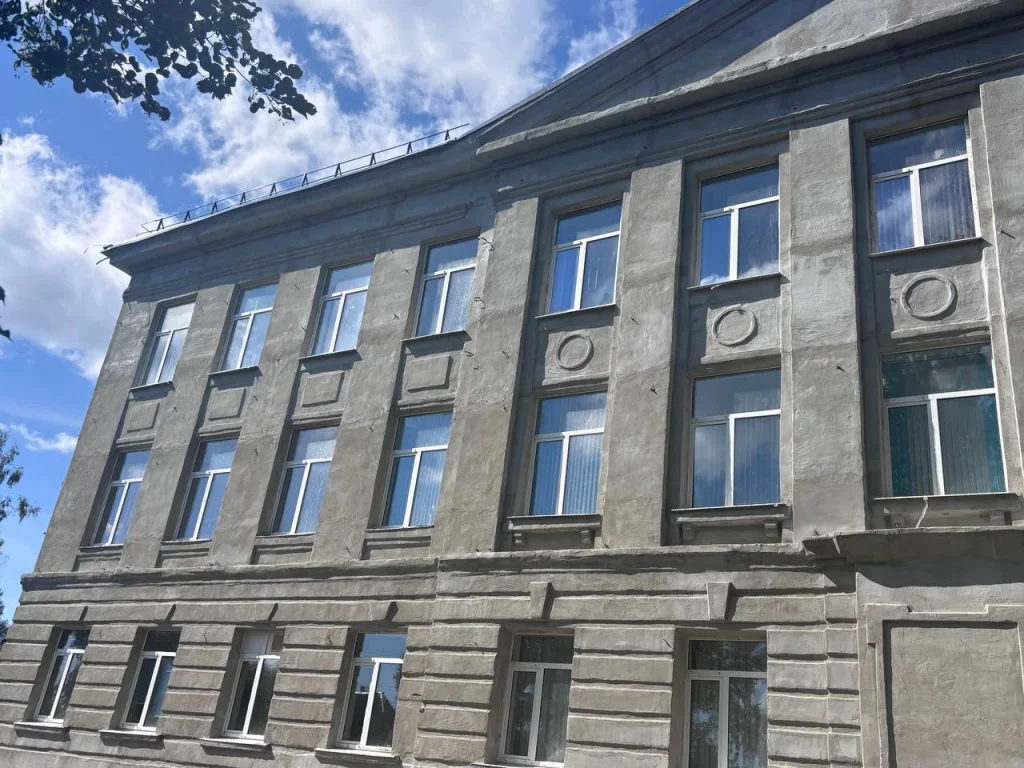 В Бетлице ремонтируют фасад школы