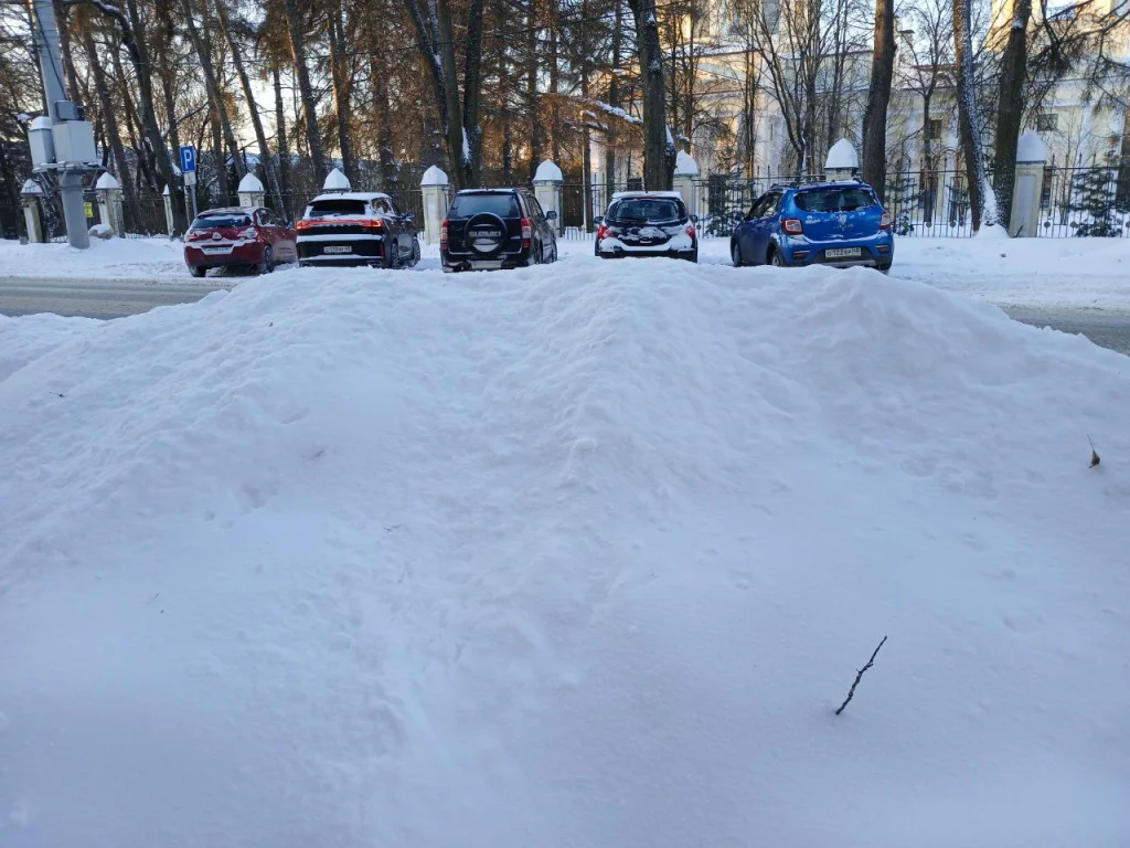 В Калуге назвали высоту сугробов после снегопада